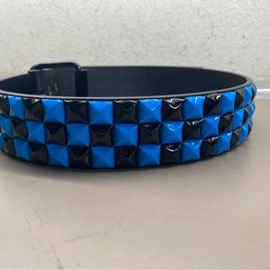 New w/ Tags Unisex Hot Topic Blue Black Stud Rocker Biker Belt Size Small
